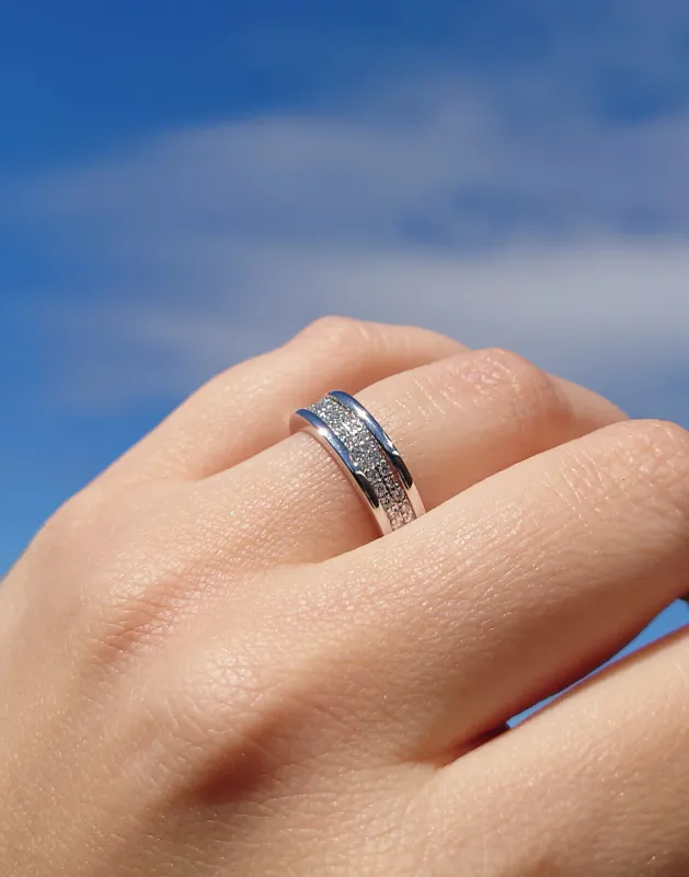 Diamantring rekkering i hvitt gull tot 0,35ct TWSI