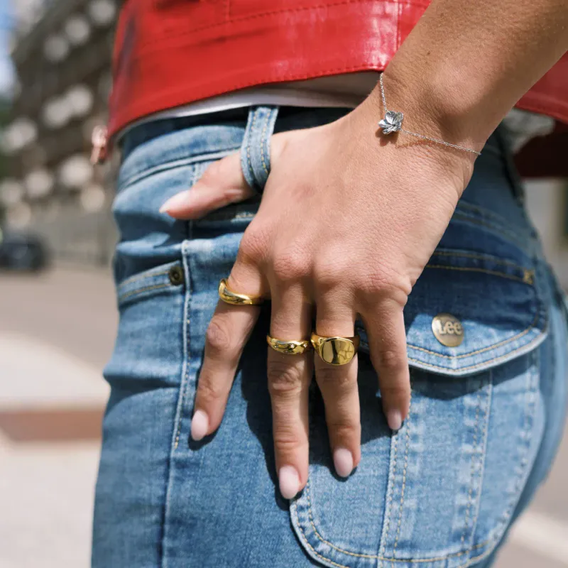 Frida Leonore Starlight ring i forgylt stål med hvite stener